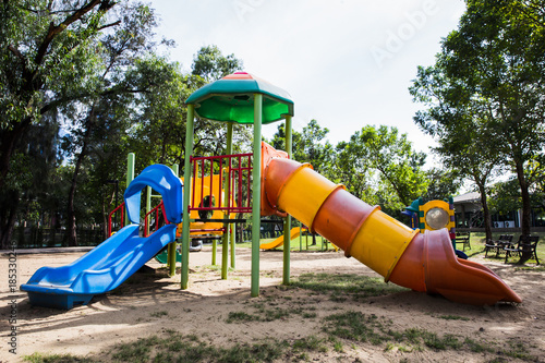 Obraz na płótnie Colorful playground in city park w salonie