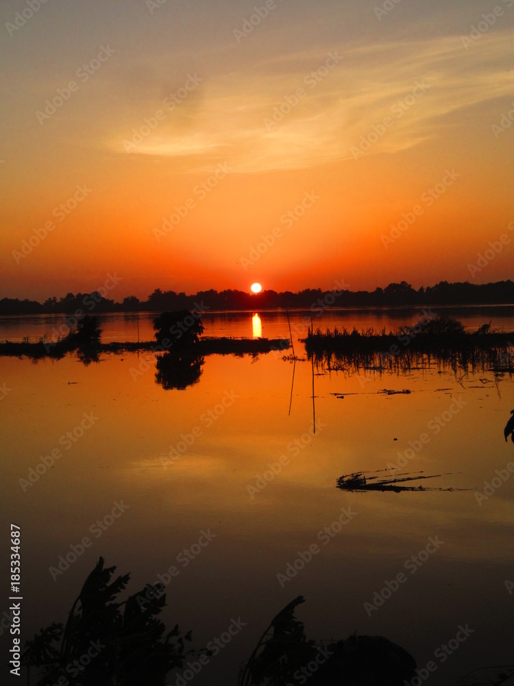 Obraz premium Sun on the horizon