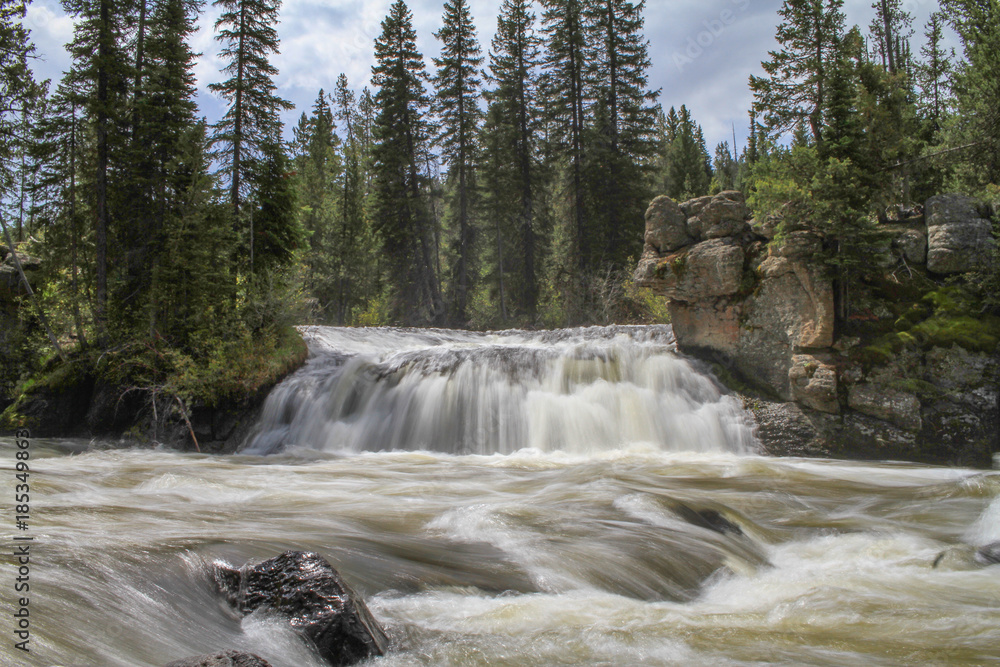 Fototapeta premium Rushing Spring Water in Yellowstone