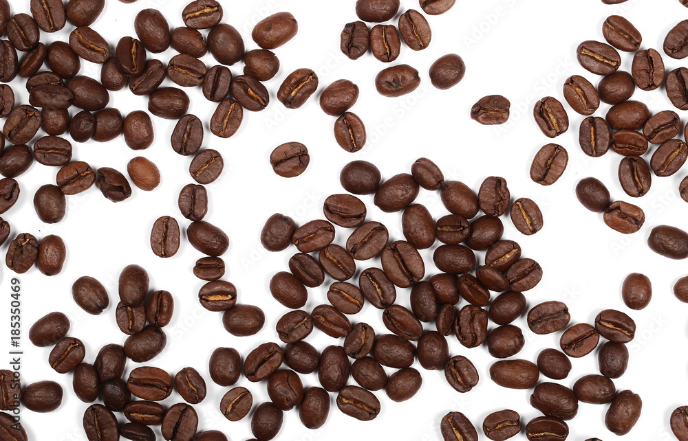 Obraz premium Coffee beans pile isolated on white background and texture, top view 