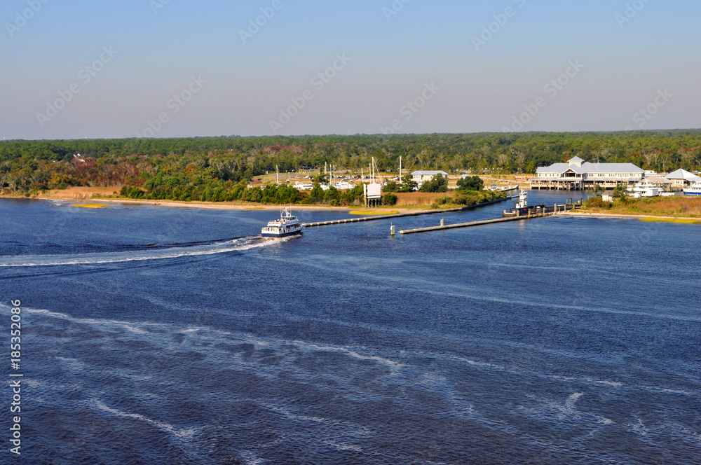 Obraz premium landscape of river bank with private houses and small berths for yachts and boats
