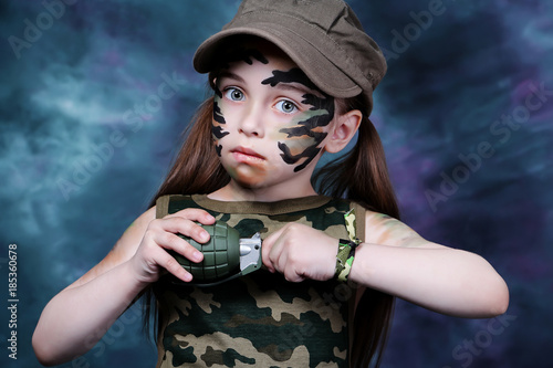 портрет девочки, ребенка, образ военный, солдат