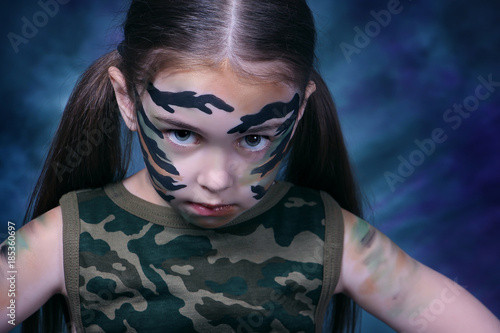портрет девочки, ребенка, образ военный, солдат