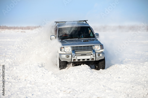 Classic SUV moving in deep snow