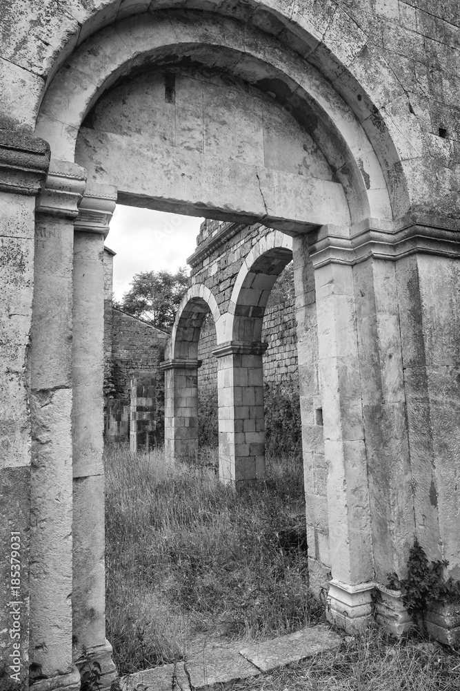 Ruins of Santa Maria di Cartegnano (Abruzzi, Italy) Ruins of Santa Maria di Cartegnano (Abruzzi, Italy)