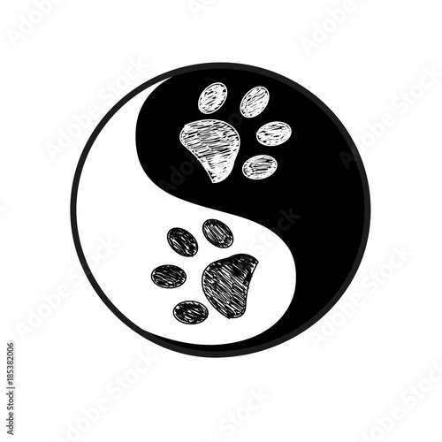 Foto ying yang made of paw print black white background