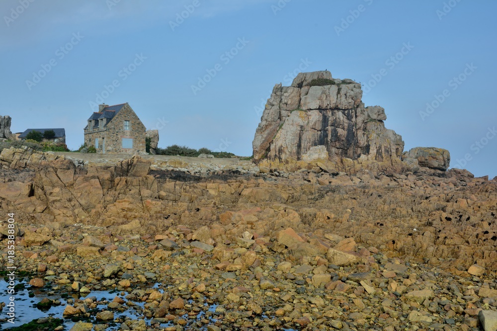 Paysage de la côte bretonne à Plougrescant dans les Côtes d'Armor