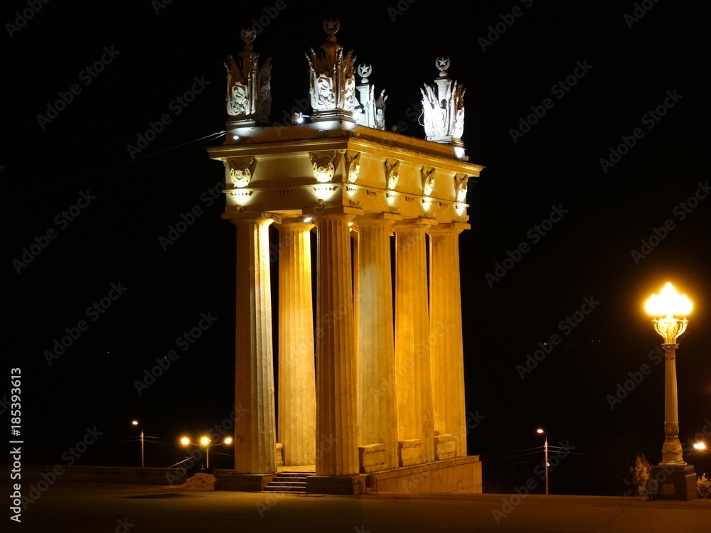 Obraz premium The Propylaea on the waterfront