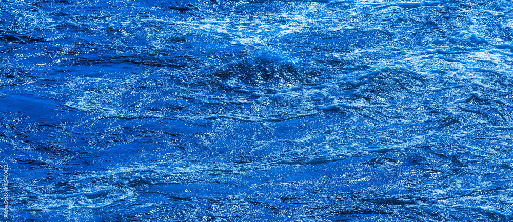 Blauer Wasserstrudel