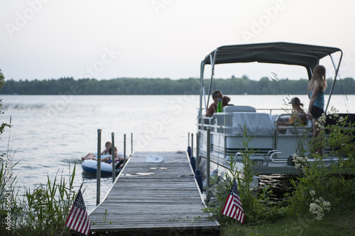 Foto Summer Evening by the Dock