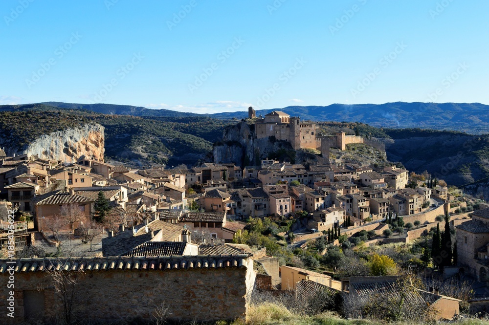Naklejka premium Viaje a la ciudad de Alquezar Aragon España