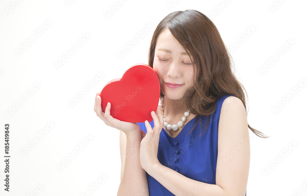 ハートを持つ女性 ハートを持つ女性