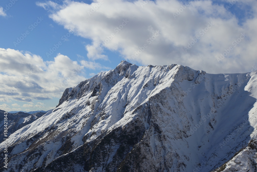 Naklejka premium 初冬の谷川岳の天神尾根からの景色 ( Mount Tanigawa in winter )