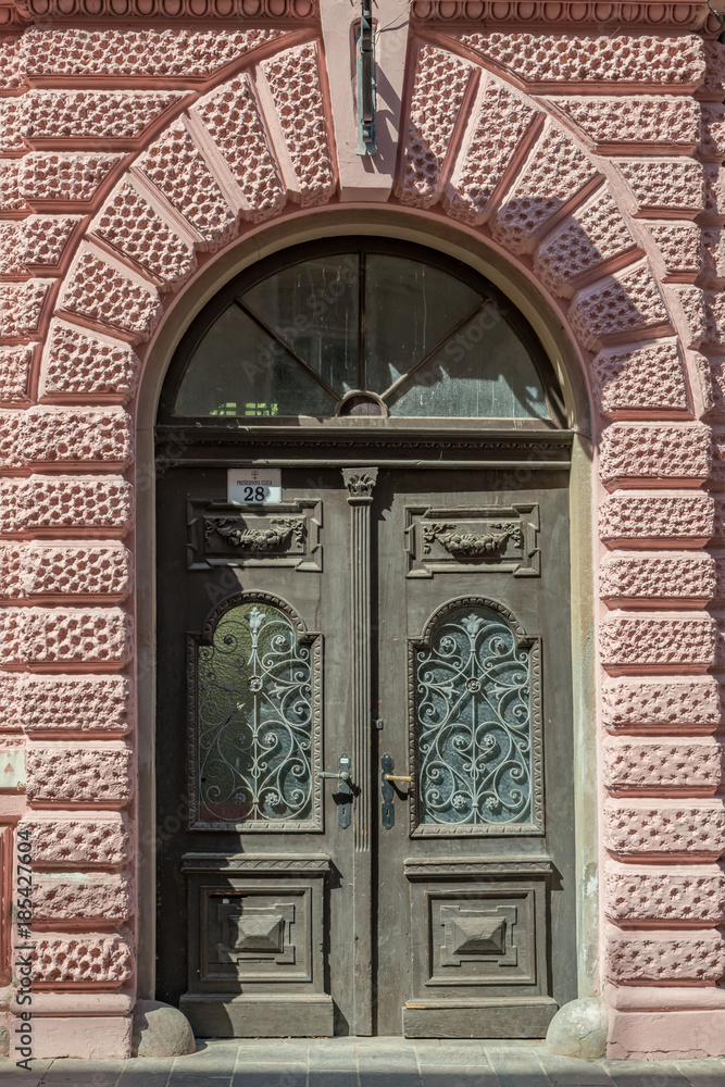 Drzwi na starym mieście w Ptuj 