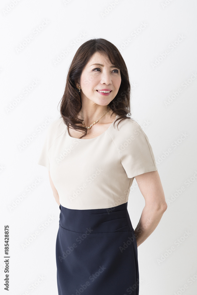 ミドル女性の立ちポーズ ミドル女性の立ちポーズ