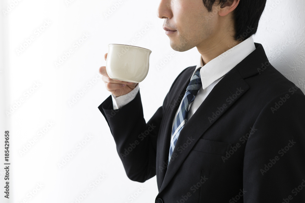 若いビジネスマンのコーヒーブレイク 若いビジネスマンのコーヒーブレイク