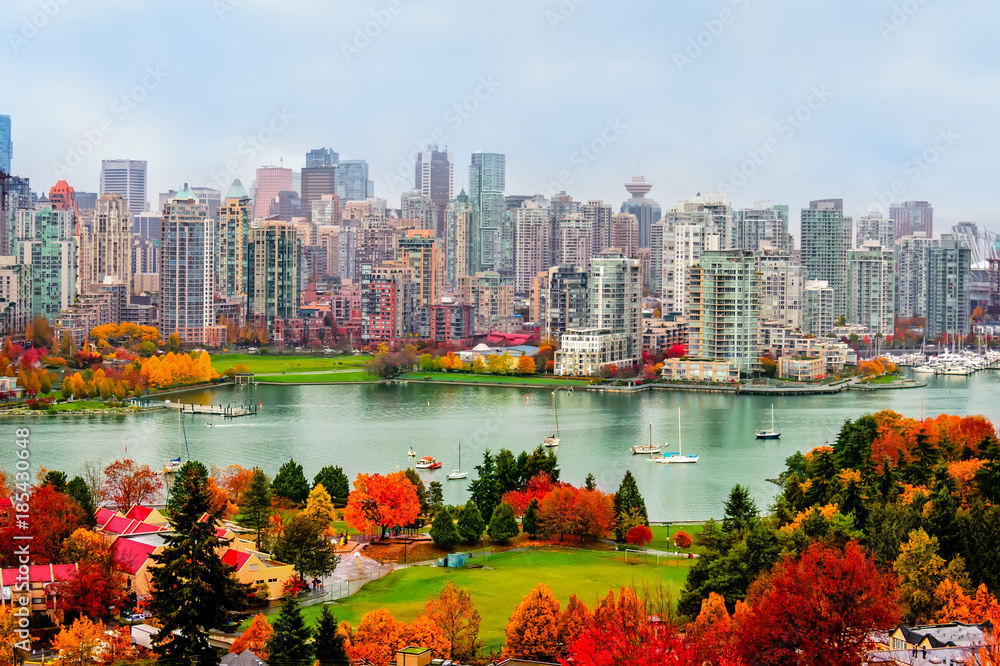 Naklejka premium kolorowy jesienny krajobraz nowoczesnego miasta nad rzeką