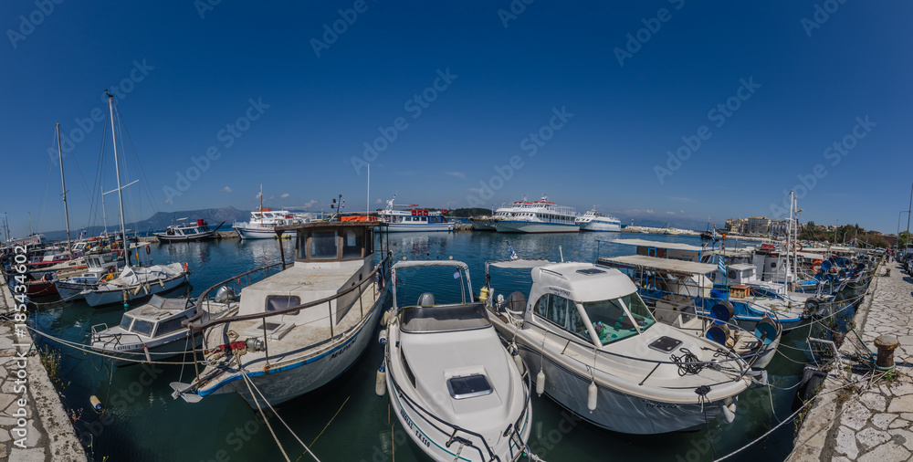 Fototapeta premium viele boote im hafen panorama