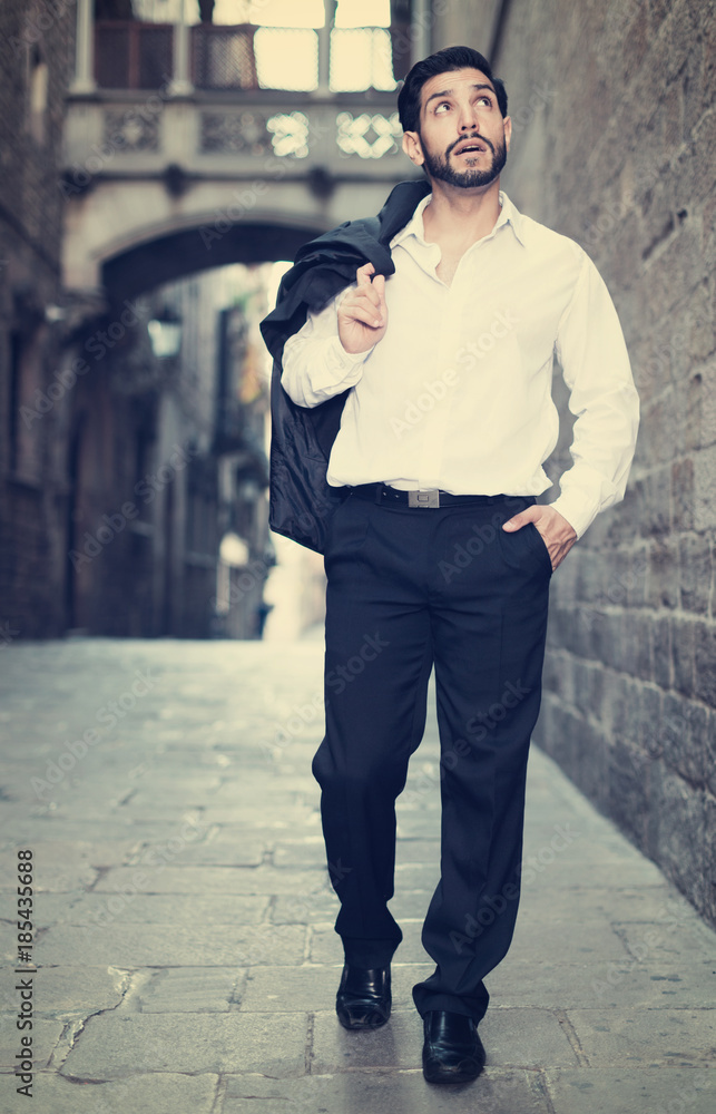 Obraz premium Man in formalwear walking along street