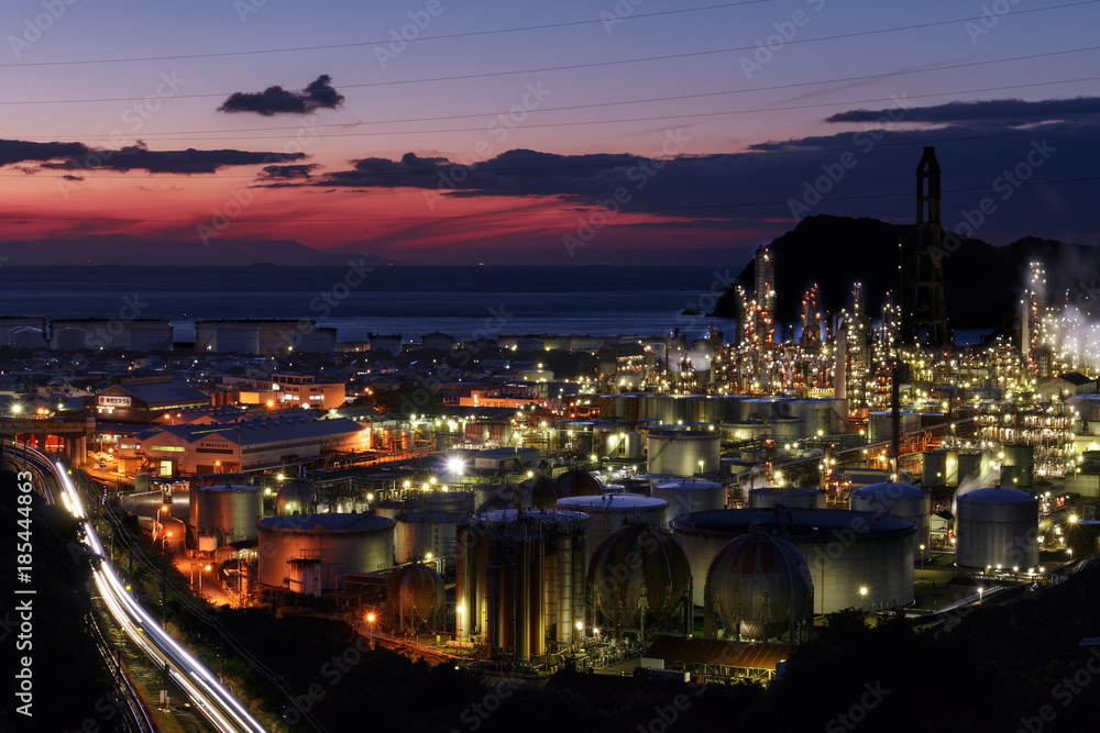 Fototapeta premium 和歌山 工場夜景 コンビナート