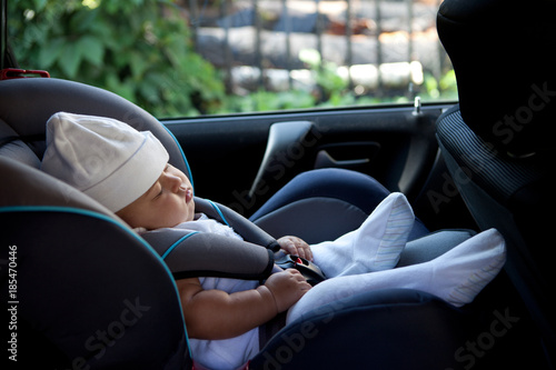 Sleep of the child in the car