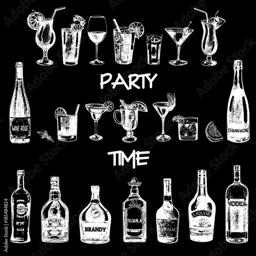 Bilde på lerret Set of hand drawn sketch style alcoholic drinks and bottles
