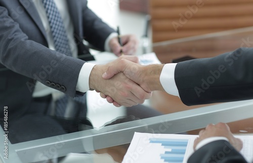 Wallpaper Mural welcome and handshake business partners Torontodigital.ca