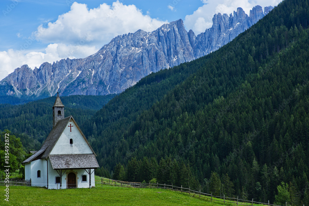 Wallfahrtskirche in Italien Alpen Berge Pilgerkirche Wallfahrtskirche in Italien Alpen Berge Pilgerkirche