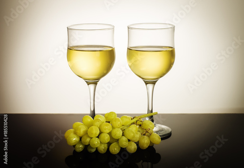 Two glasses of wine and a bunch of grapes