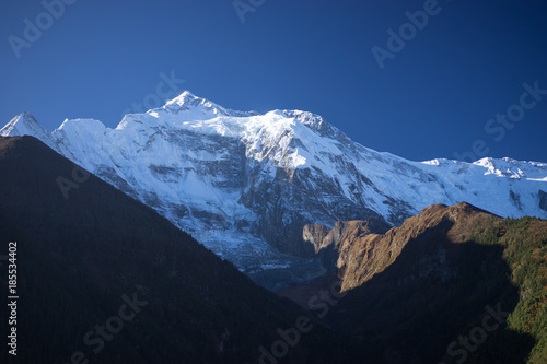 Fototapeta Naklejka Na Ścianę i Meble -  snowcapped peak in the Himalaya mountains, Nepal