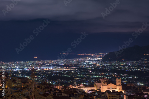 Veduta notturna del Duomo di Monreale e citt   di Palermo  Sicilia