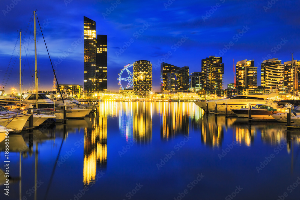 Obraz premium Me Docklands Left Blue Wheel