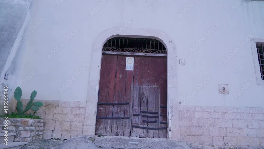 15920_A_big_brown_door_and_a_small_green_window.mov 15920_A_big_brown_door_and_a_small_green_window.mov