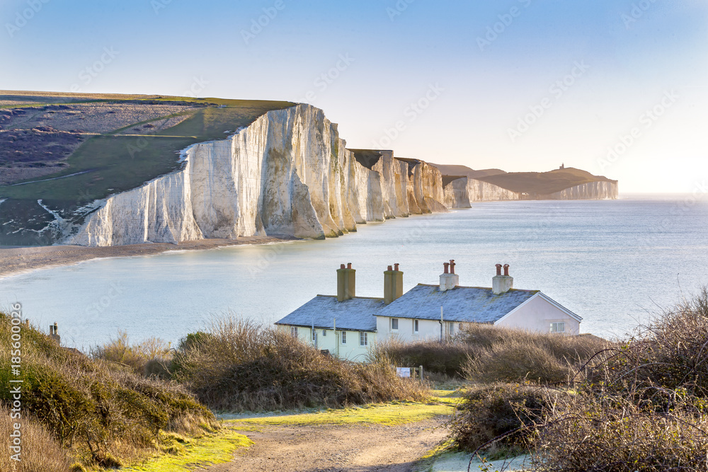 Poster, Foto The Coast Guard Cottages and Seven Sisters Chalk Cliffs just  outside Eastbourne, Sussex, England, UK - Koop op EuroPosters.be