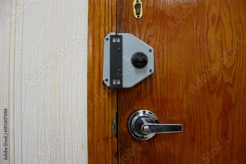 Wallpaper Mural locks on the doors Torontodigital.ca