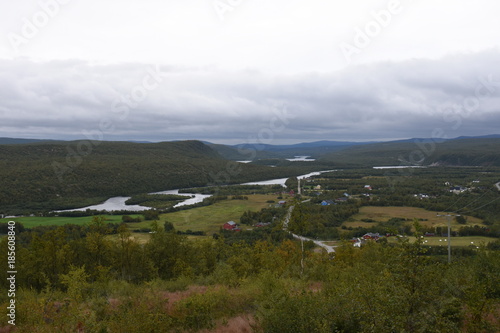 Norwegen, Finnmark, Lappland, Tundra, Weide, Dorf, Siedlung, Kautokeino, Alta, Masi, Maze, Vuolledalen, Kirche, Haus, Wald, Fluss, Altaelva, Sender, Sendemast, Wald, Birken photo