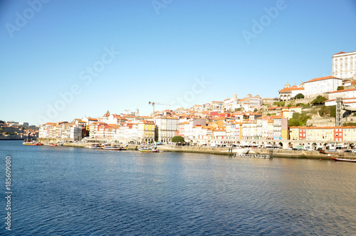 Fototapeta Naklejka Na Ścianę i Meble -  Cais do Ribeira - skyline Porto