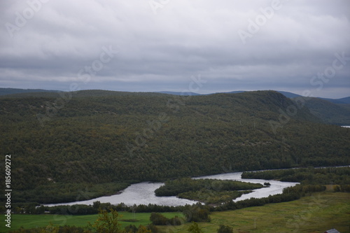 Norwegen, Finnmark, Lappland, Tundra, Weide, Dorf, Siedlung, Kautokeino, Alta, Masi, Maze, Vuolledalen, Kirche, Haus, Wald, Fluss, Altaelva, Sender, Sendemast, Wald, Birken photo