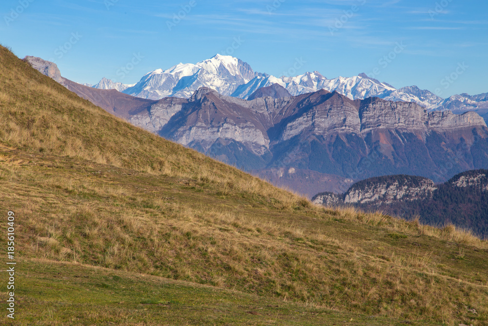 Vue sur le Mont-Blanc Vue sur le Mont-Blanc
