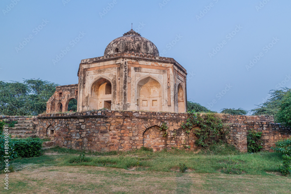Fototapeta premium Tomb of Quli Khan in Mehrauli district of Delhi, India