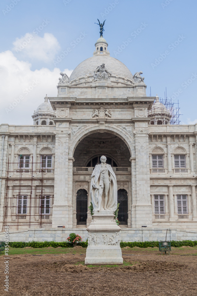 Victoria Memorial and George Curzon statue in Kolkata (Calcutta), India