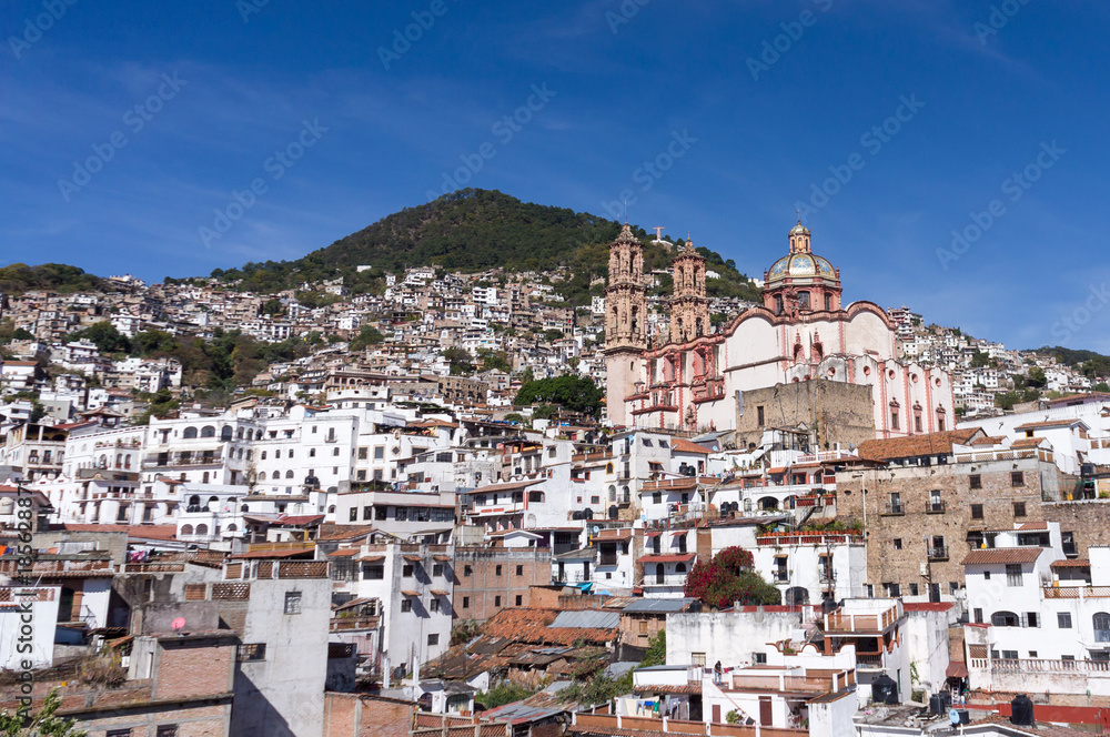 Taxco et sa cathédrale Santa Prisca, Mexique