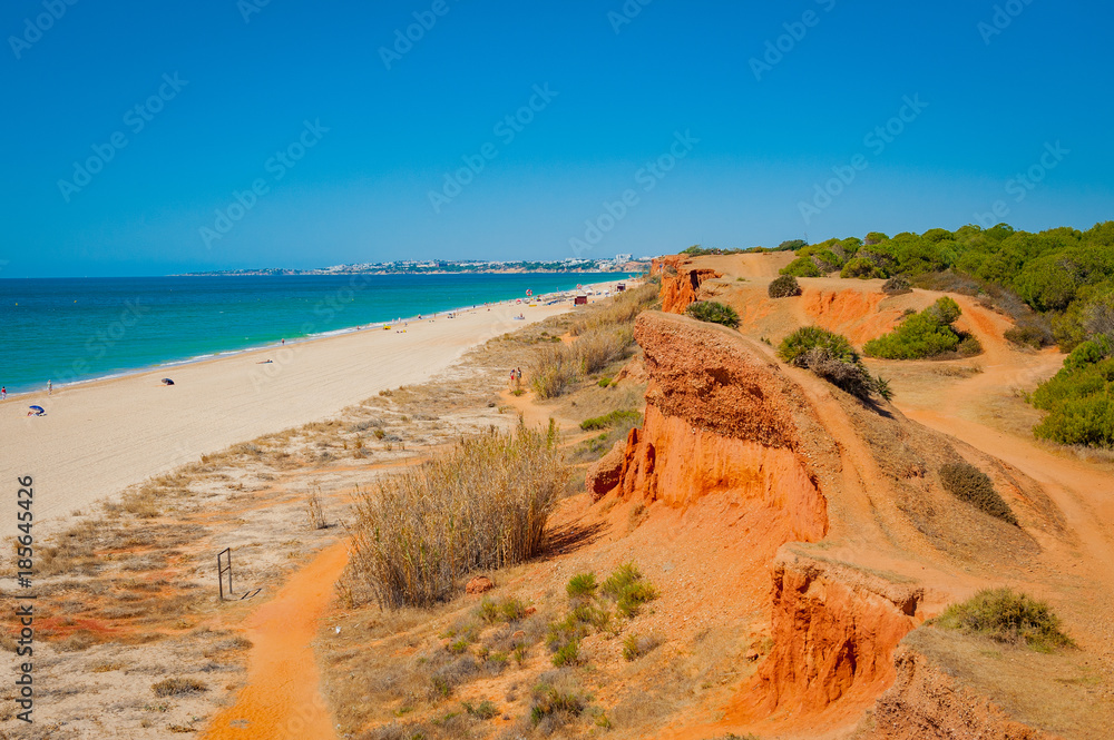Portugal, Albufeira, portuguese beach with cliffs (PRAIA DA OURA)