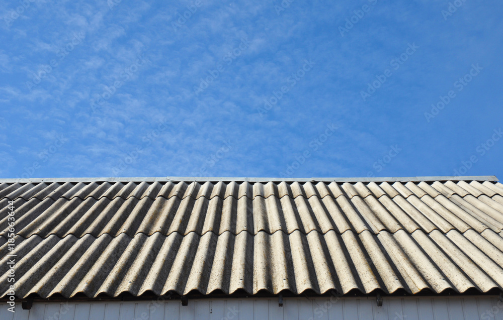 Asbestos roof removal. Asbestos house roofing construction.