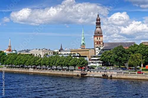 Panorama Riga mit Blick auf Dom und St. Jakobs-Kathedrale, Lettland