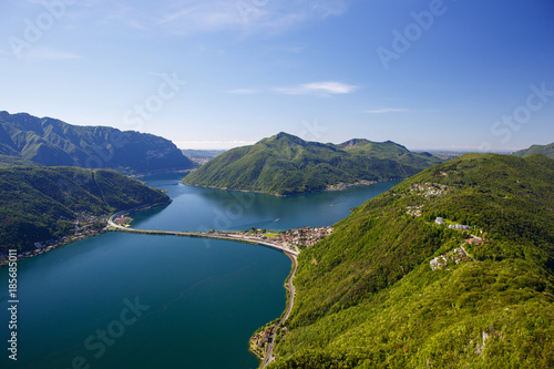 Blick vom San Salvatore auf den Lago di Lugano, Carona und Melide