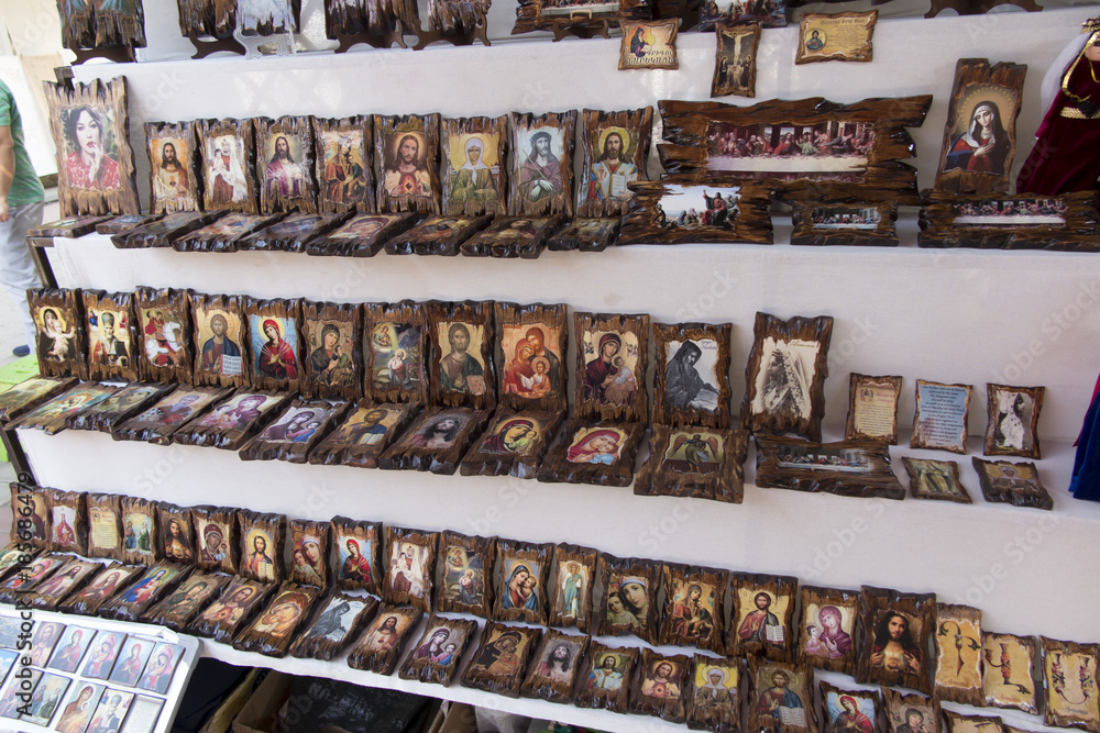 Obraz premium Armenian symbolic gifts awaiting the buyer at the market stall in Yerevan