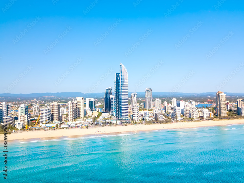 Obraz premium An aerial view of Surfers Paradise on the Gold Coast in Queensland, Australia