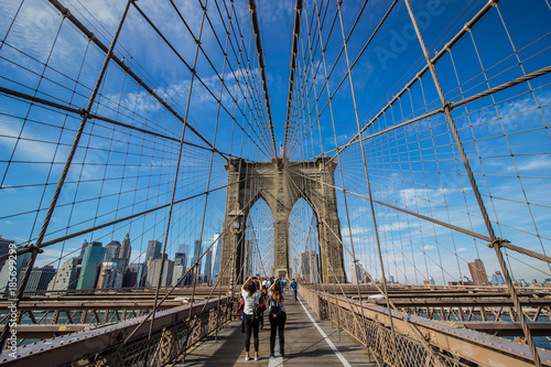 Tourists taking photos at brooklyn bridge © LuisAndres