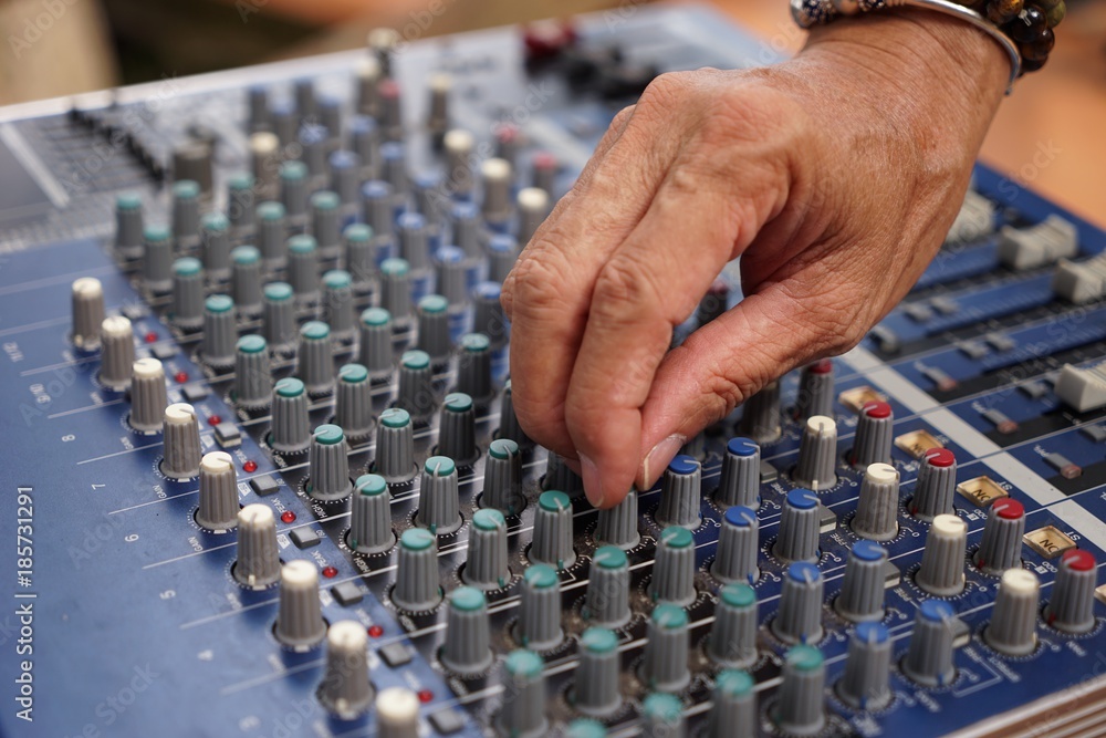 Missing is the mixing of sounds by one instrument. Missing is the mixing of sounds by one instrument.